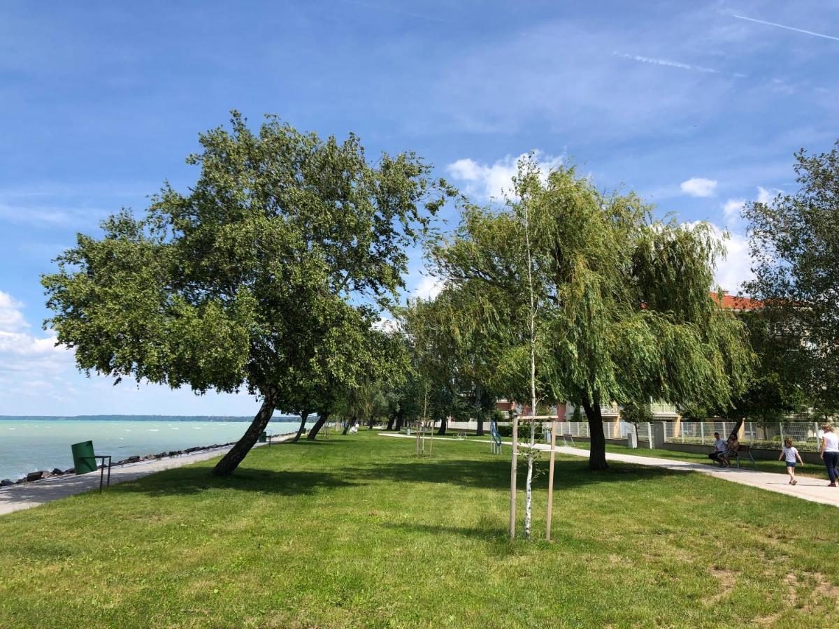 Siófoki Vízparti Nyaraló - Lake Side Apartman Exterior foto